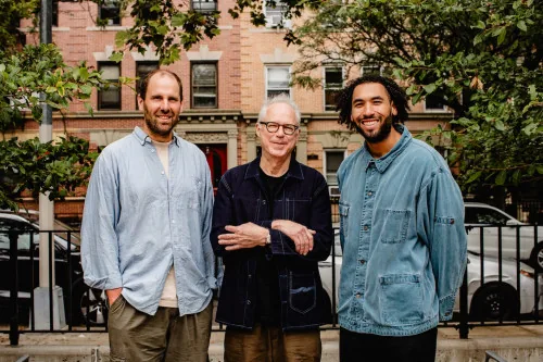 Locandina: Bill Frisell con Luke Bergman e Tim Angulo