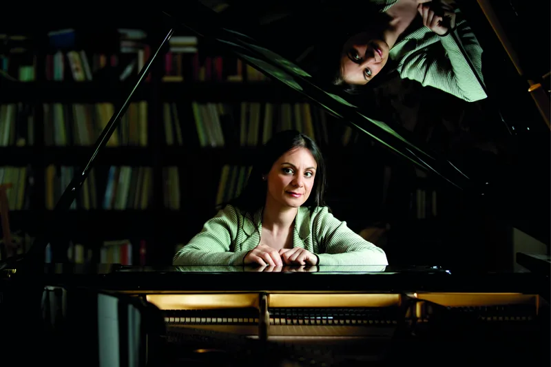 Locandina: Mariangela Vacatello (pianoforte) / L'Orchestra Ico Magna Grecia