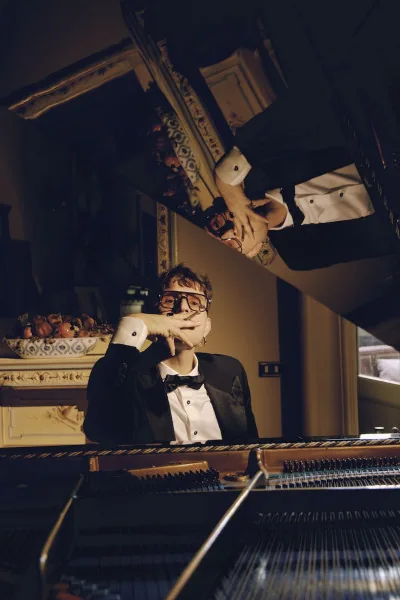 Locandina: Renzo Rubino inaugura il tour “Gran Piano Bar Rubino”