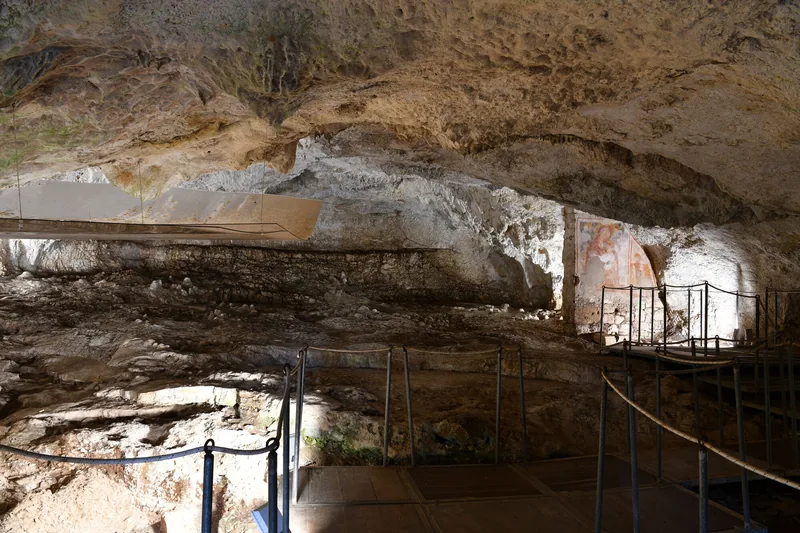Grotta di Santa Maria d'Agnano