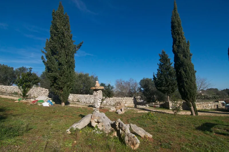 Collina degli idoli inquietanti